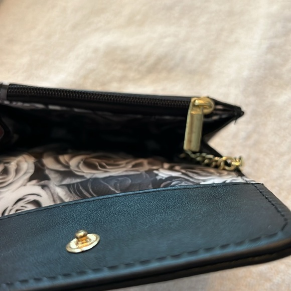 Adrienne Vittadini small trifold wallet NWOT - Picture 5 of 8